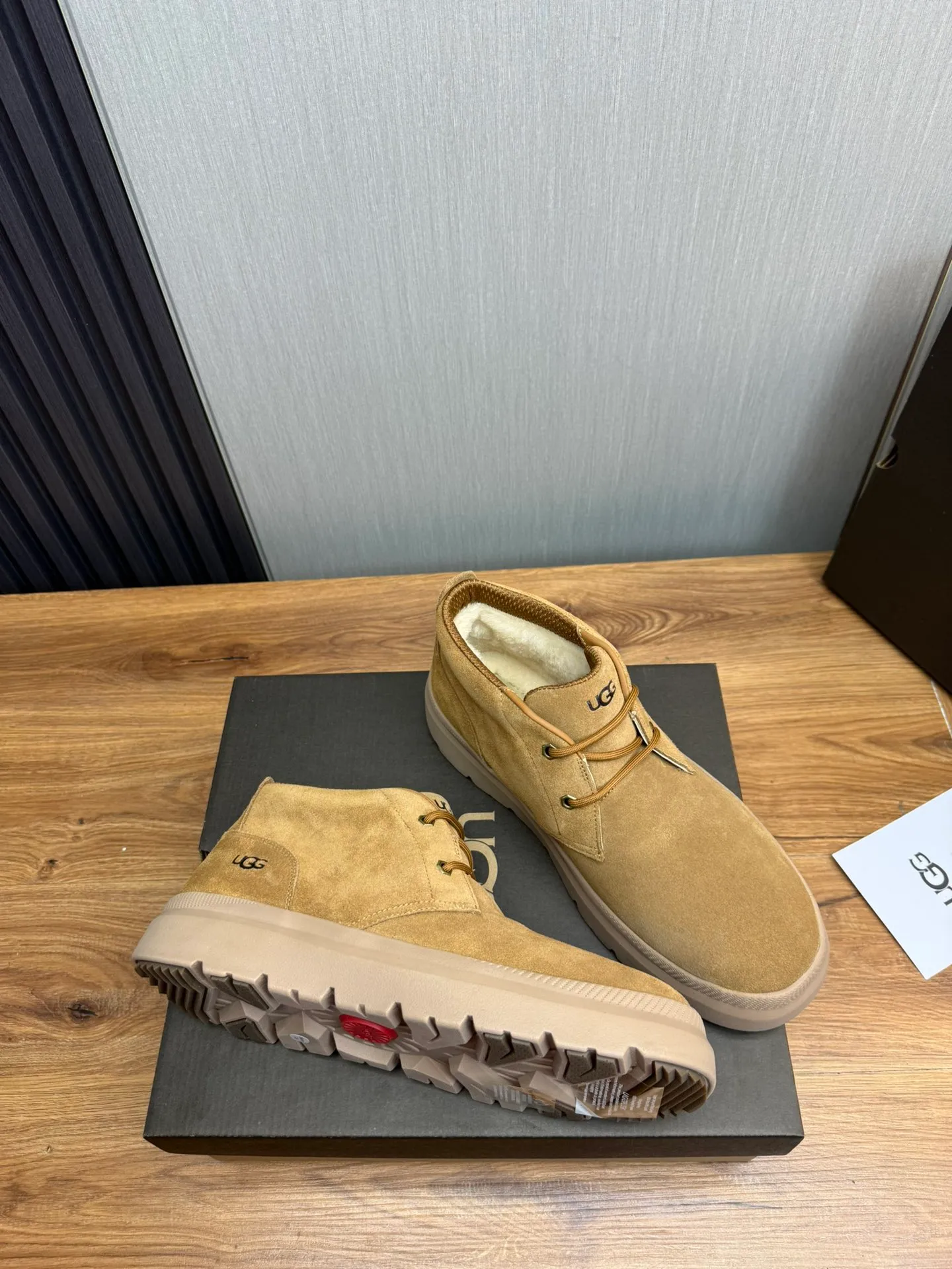 Men's shoes 💰480💰 [UGG] Hot winter warm boots 🐑Purely hand-stitched! Simple and stylish design, frosted cowhide➕Comfortable and warm wool➕UGG original outsole‼ ️Soft and comfortable to wear, good warmth retention, and excellent foot feel. Regular size 41-47
